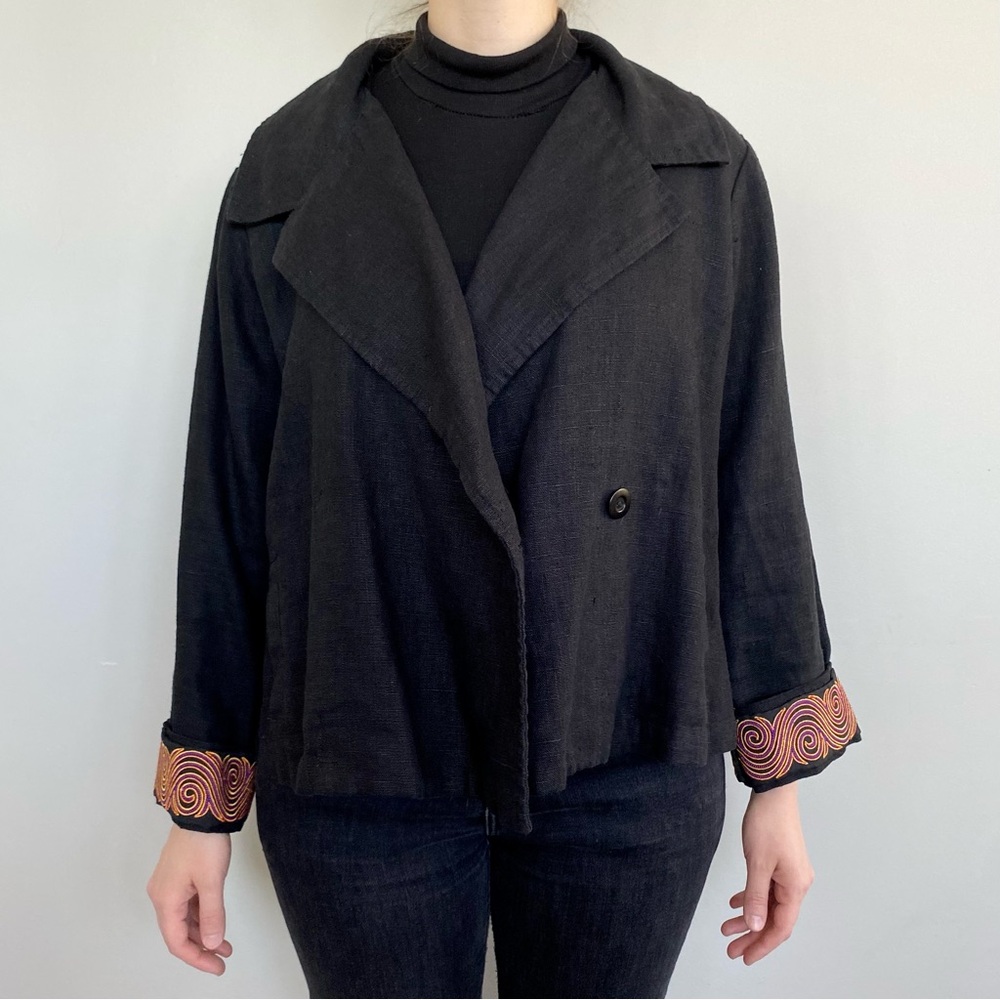 Flax 100% linen blazer with embroidered cuffs. 🖤